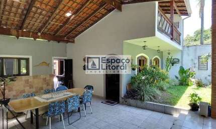Lindo Sobrado para locação na região central, com 03 suítes, jardim e garagem para 03 autos, Caragu