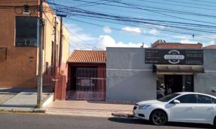 Excelente imóvel localizado no Jardim Planalto em Araucária; *Contendo uma casa de Alvenaria* - 3 amplos quartos; - Sala; - 2 cozinhas; - 2 banheiros; - Lavanderia; - Quintal; - Garagem coberta para 2