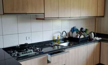 EXCELENTE CASA ESTILO COLONIAL COM 3 QUARTOS (1 SUÍTE) EM CONTENDA Amplo terreno, localizada no bairro Pedro Machado R$ 140.000,00