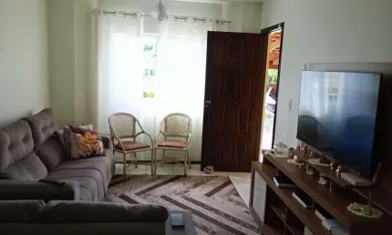 Otima casa com 2 amplos quartos em ótima localização no fazenda velha 02 quartos sala para 2 ambientes cozinha banheiro área de serviço e churrasqueir