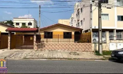 2 casas em terreno de 360m² no Estação - ótima localização
