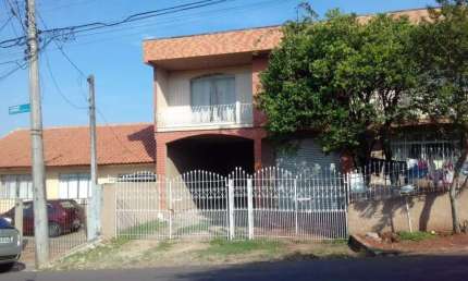 Sobrado de Esquina 253m² de construção e terreno de 360m², no Xaxim - Curitiba, contendo: 03 Quartos sendo 1 suíte
