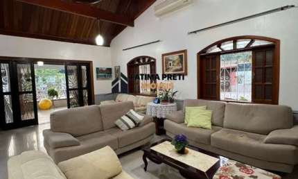 Casa para Venda em Guarujá, Guaiúba, 5 dormitórios, 3 suítes, 3 banheiros, 4 vagas