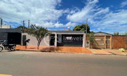 Imperdível oportunidade de casa à venda em Campo Grande-MS, bairro Nova Lima! 3 quartos, 1 suíte, 3 salas, 3 banheiros, 3 vagas de garagem, 260m².
