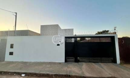 Casa à Venda em Campo Grande-MS no Bairro Tiradentes com 3 Quartos e 90m² de Área