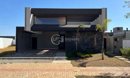 Impecável Casa em Condomínio à Venda em Alphaville Campo Grande 3, Campo Grande-MS: 3 Quartos, 3 Suítes, 3 Salas, 1 Banheiro, 4 Vagas, 180,38 m²!
