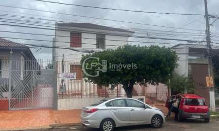 Casa espaçosa e luxuosa no Centro de Campo Grande-MS: 6 quartos, 4 salas, 2 banheiros, 12 vagas de garagem!