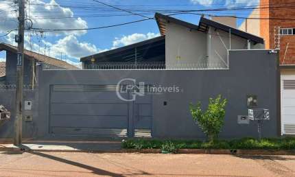 Casa com 3 quartos à venda na Rua Tereza Barros dos Santos, Loteamento Praia da Urca, Campo Grande