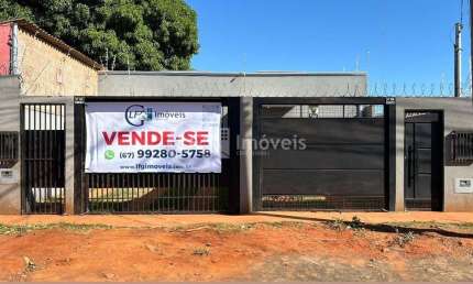 Excelente oportunidade! Casa à venda em Campo Grande-MS, bairro Jardim Carioca: 2 quartos, 1 sala, 1 banheiro, 2 vagas de garagem, 60,00 m².