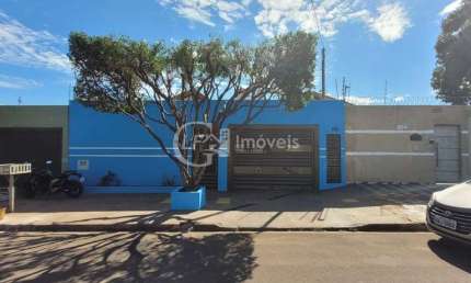 Casa à venda em Campo Grande-MS, bairro Coronel Antonino: 2 quartos, 1 sala, 2 banheiros, 2 vagas, 140m² de área. ¡Não perca!