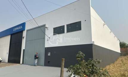 Barracão Comercial para Locação em Campo Grande-MS, Bairro Nova Lima: 1 Sala, 1 Banheiro, 300m² de Área.