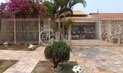 Oportunidade Única! Terreno Amplo com Casa Completa e Sofisticada
