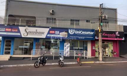 Imperdível oportunidade: Casa comercial de alto padrão à venda em Coxim-MS, no Centro! 3 quartos, 1 suíte, 1 sala, 5 banheiros, 1 vaga de garagem, 180m² de área.