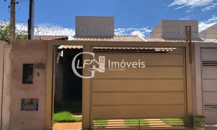 Linda casa à venda com acabamento impecável e localização privilegiada.