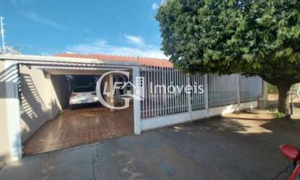 Casa à venda em Campo Grande-MS, 3 quartos, 1 suíte, 4 vagas de garagem na Vila Taquarussu - Imperdível!