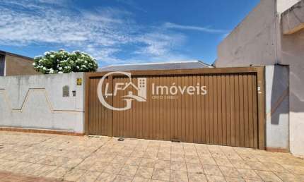 Oportunidade Única: Casa Comercial à Venda em Campo Grande-MS, Vila Ipiranga - 2 quartos, 1 suíte, 3 salas, 2 banheiros, 1 vaga de garagem, 247,72 m².