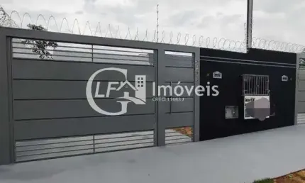 Casa à venda em Campo Grande-MS, no bairro Jardim Noroeste. Com 2 quartos, 1 suíte, sala, 2 vagas de garagem e 66,00 m² de área. Aproveite!