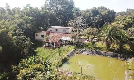 Chácara à venda em Jaraguari-MS, bairro Polomar: 3 quartos, 1 suíte, 3 salas, 4 banheiros, 4 vagas, 380m²!