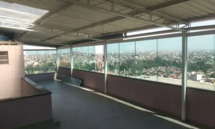Sobrado com 325 m² localizado na Vila RIca em Santo André/SP.