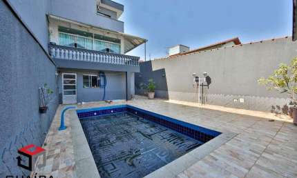 Sobrado amplo com 304m² localizado na Vila Scarpelli em Santo André- SP.