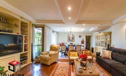 Apartamento amplo decorado em estilo clássico com 178m² localizado na Vila Gilda em Santo André.