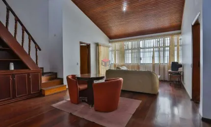 Casa ampla com 264,34m² localizada no Bairro Santa Terezinha em São Bernardo do Campo - SP.