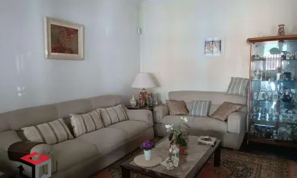 Sobrado com 220m² localizado no Centro de São Bernardo do Campo- SP.
