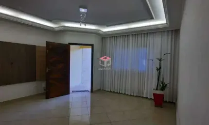 Sobrado com 238m² localizado no Parque João Ramalho em Santo André- SP.
