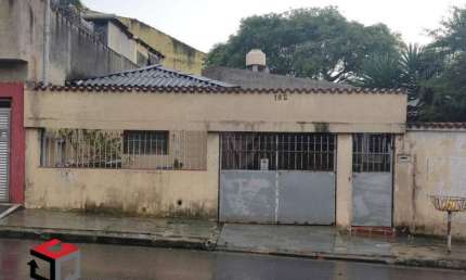 Terreno com casa antiga próximo a Av. Sen Vergueiro
