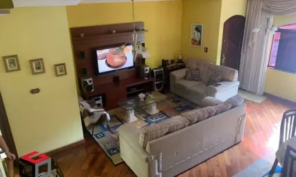 Sobrado à venda 3 quartos 1 suíte 5 vagas Alice - Santo André - SP