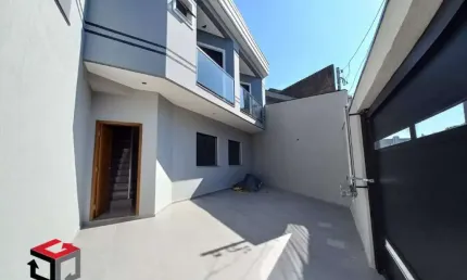 Sobrado novo com 100m² com projeto moderno localizado no Bairro Curuça em Santo André/SP.