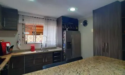 Sobrado lindamente decorado B. Jaçatuba - Estuda imóvel