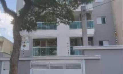 Apartamento sem condomínio com elevador na Vila Humaitá. Dispõe de 63m².
