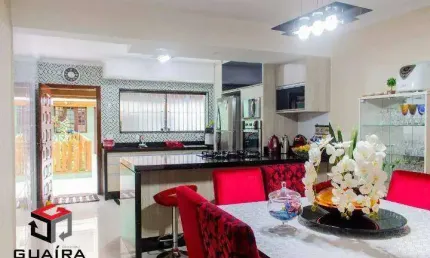 Sobrado amplo com 240 m² localizado na Vila Pires em Santo André.