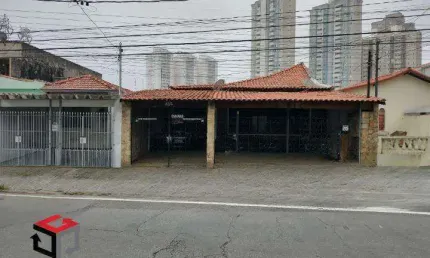 Terreno de 300m² com casa antiga e edícula na Vila Floresta