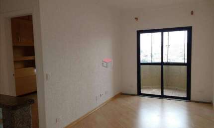 Apartamento com 42m² com sala ampla com sacada envidraçada localizado no Centro de São Bernardo do Campo/SP.