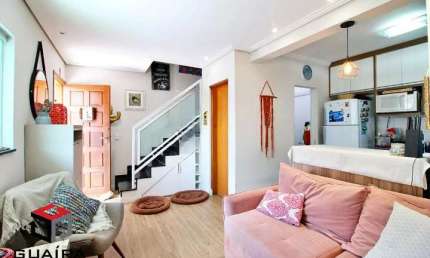 Sobrado com 50m², localizado no bairro Curuçá em Santo André - SP