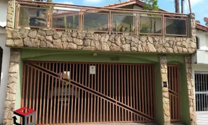 Sobrado de 3 dormitórios, suíte, sacada frontal, academia, no Bairro Campestre.