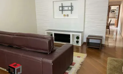 Sobrada no selecta rua sem saída, terreno 5x25 com 243 área construída.