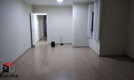Sobrado á venda para investidores com duas casas individuais com duas vagas de garagem.