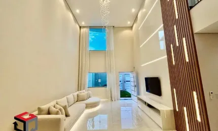 Sobrado mobiliado com layout diferenciado, 4 suites, energia solar WEG, piscina e 4 vagas de garagem.