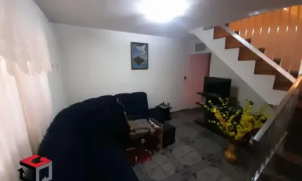 Casa térrea com 150m² localizado no Parque Novo Oratório em Santo André/SP.