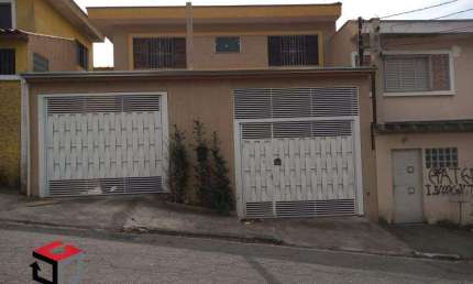 Sobrado com 153 m² localizado na Vila Pires em Santo André - SP.