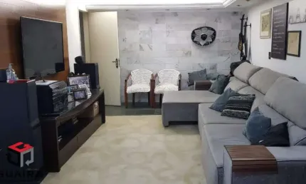 Sobrado com 240m² localizado no Bairro Santa Maria em Santo André/SP.