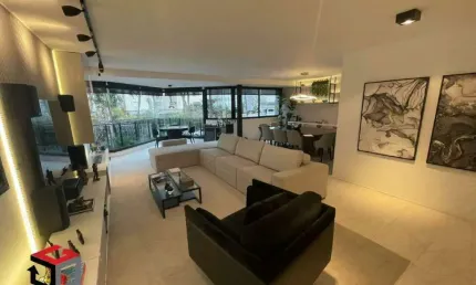 Apartamento de 247 m² no Bairro Aclimação em São Paulo - SP (Com Elevadores)