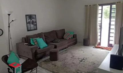 Sobrado com 246 M² localizado no Bairro Eldízia em Santo André - SP.
