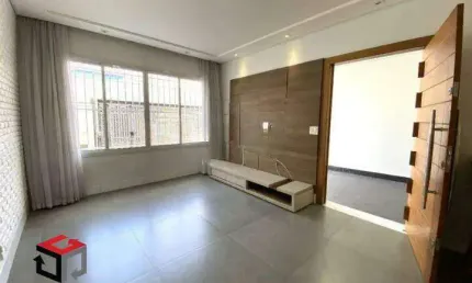 Sobrado amplo com 236 m² localizado no Bairro Olímpico em São Caetano do Sul/SP.