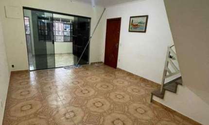 Sobrado de 232m² localizado no bairro Baeta Neves em São Bernardo do Campo/SP.