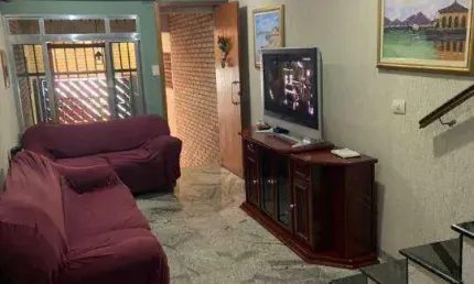 Sobrado com 2 quartos , 2 banheiros e 1 vaga - bairro taboão - sbc