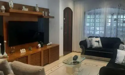 Sobrado de 3 dormitórios, 1 suíte, área gourmet e 2 vagas.